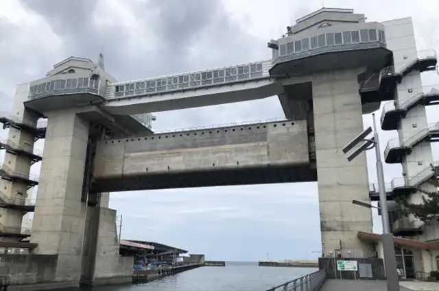 沼津港大型展望水門びゅうお