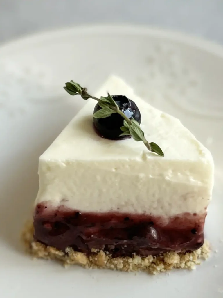 アサイーのレアチーズケーキ