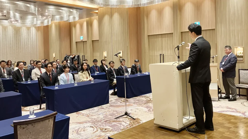 大五通商入社式の様子