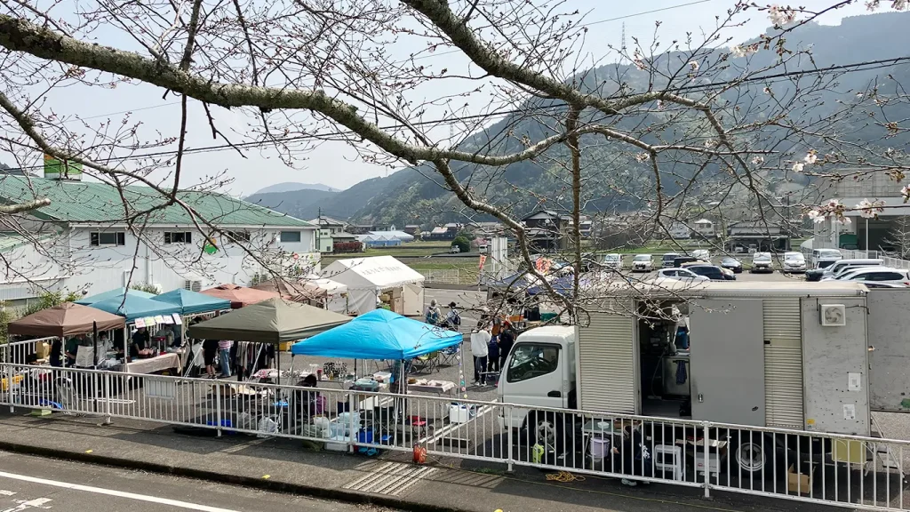 春マルシェの様子